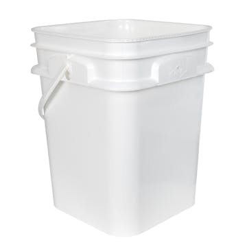 White Polypropylene 4-1/4 Gallon/16 Liter Bucket with Handle